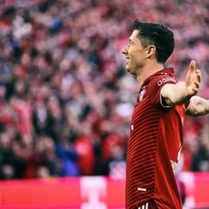 开云体育官网-【德甲】拜仁夺冠！格纳布里莱万击退多特锁定10连霸